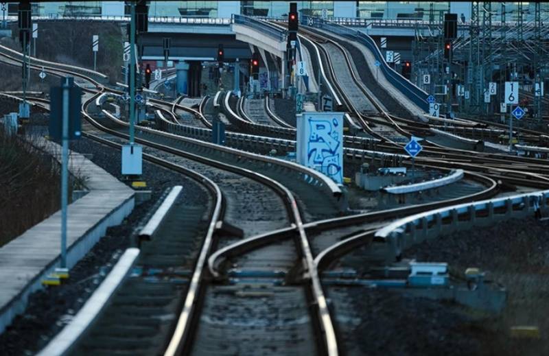 Γερμανία: Εργαζόμενοι στα δημόσια μέσα μεταφοράς απεργούν στα 14 από τα 16 κρατίδια