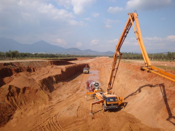 Ο αυτοκινητόδρομος στη Μεσσηνία "κολλάει" στο βάλτο και στα αρχαία