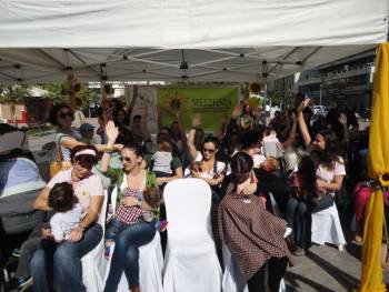30 Καλαματιανές στο δημόσιο θηλασμό