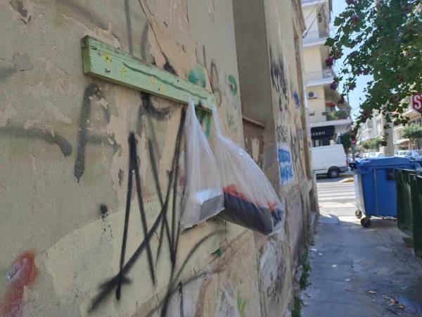 Τρόφιμα στους “τοίχους καλοσύνης”