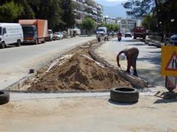 Στύλοι φωτισμού στην οδό Κρήτης