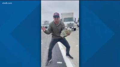 Απροσδόκητο "τζακ ποτ" σε αυτοκινητόδρομο της Καλιφόρνια