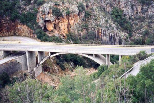 "Πανωπροίκι" 110.000 ευρώ σε εργολάβο για τη γέφυρα Κοσκάραγας