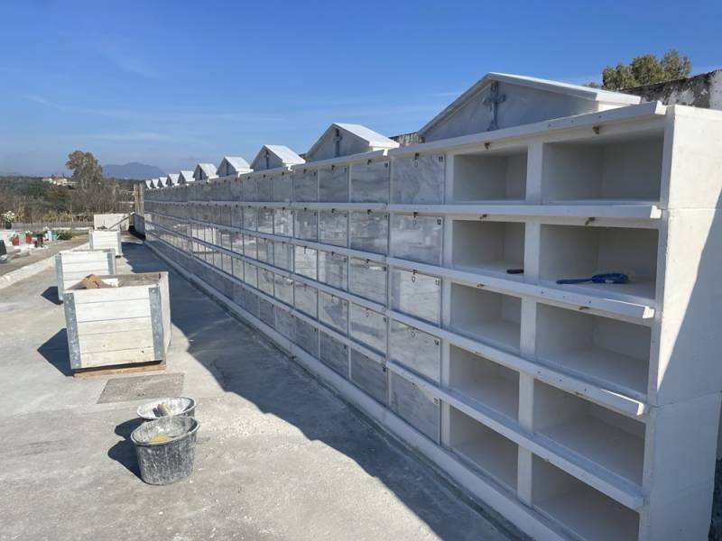 Υπαίθρια οστεοκιβώτια στο νεκροταφείο Μεσσήνης