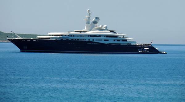 Στη Φοινικούντα το κότερο του πρωθυπουργού του Κατάρ