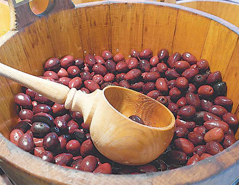 Ελιές σε βαρέλια ή λάδι σε φαρμακεία;