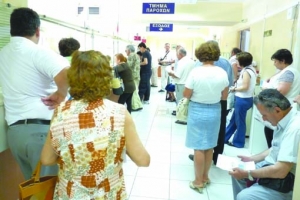 Για να πάρουν οι ασφαλισμένοι τα χρήματα για τα φάρμακα: Ουρές ταλαιπωρίας στο ΙΚΑ Καλαμάτας