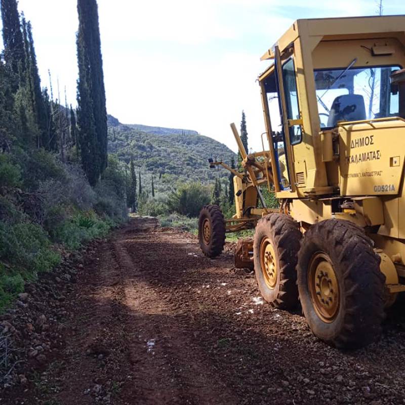 Δήμος Καλαμάτας: Εργασίες συντήρησης στην αγροτική οδοποιία