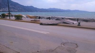 Ομπρέλα τραυμάτισε μοτοσικλετιστή στη Ναυαρίνου