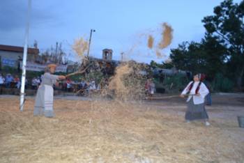 Στο "Τρενοτεχνείο": Παραδοσιακό αλώνισμα για το αυγουστιάτικο φεγγάρι (Φωτογραφίες)