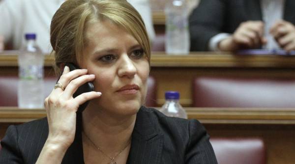 Η Τζάκρη στον ΣΥΡΙΖΑ μετά τη συνάντηση με τον Τσίπρα