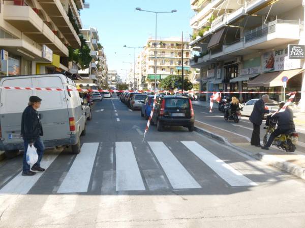 Τελευταίες "πινελιές" στην Βασ. Γεωργίου, που αμφιδρομείται το μεσημέρι (φωτογραφίες)