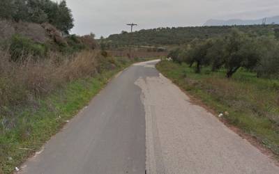 Κουνάς το δάχτυλο παρά τα άφαντα έργα