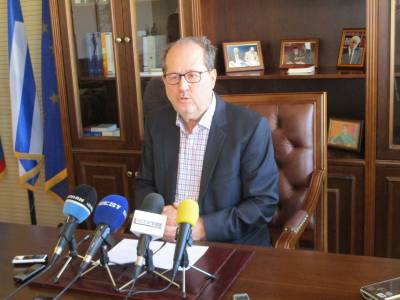 Μισόλογα και υπονοούμενα Νίκα για την αποτυχία της υποψηφιότητας για την Πολιτιστική