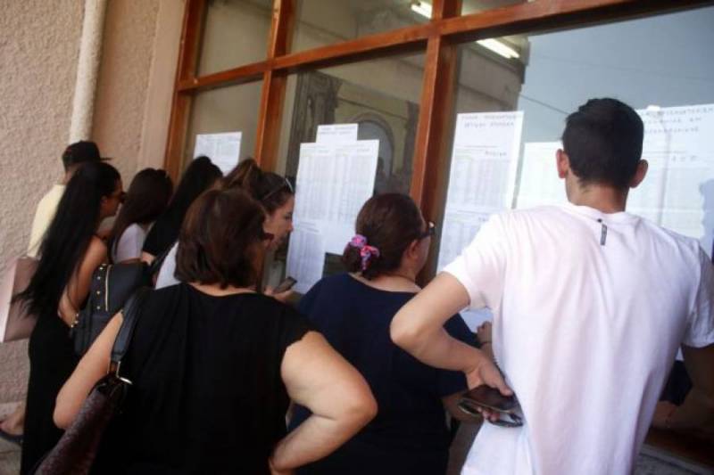 Πανελλαδικές εξετάσεις 2018: Ανακοινώθηκαν οι βάσεις εισαγωγής σε ΑΕΙ - ΤΕΙ