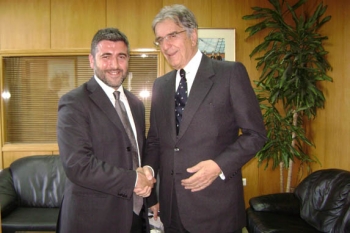 Χαρίτος σε Γεωργίου για το στρατόπεδο Καλαμάτας