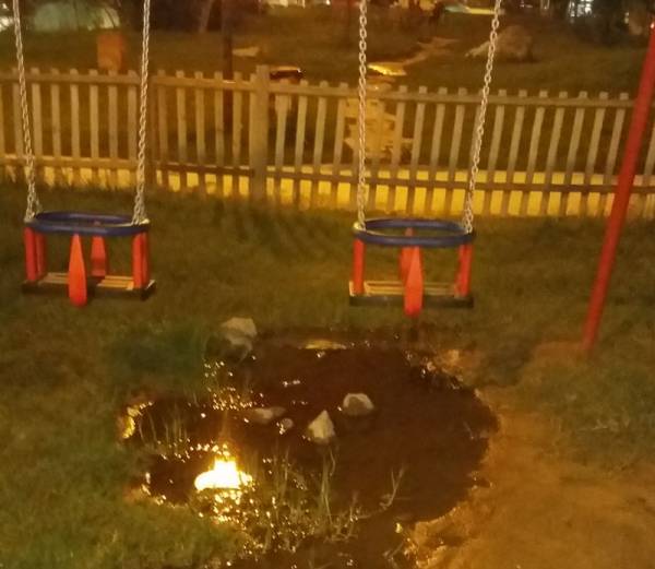 Κούνιες πάνω από λίμνη