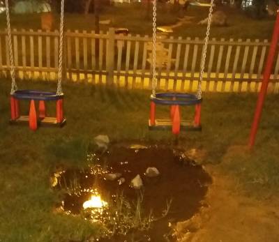 Κούνιες πάνω από λίμνη