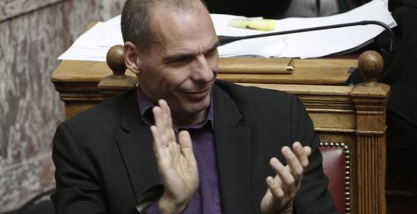 Επανεξέταση αδειών και ξεκαθάρισμα online στοιχήματος προανήγγειλε ο Βαρουφάκης