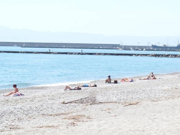 Εξαιρετικά τα νερά κολύμβησης σύμφωνα με τη ΔΕΥΑΚ