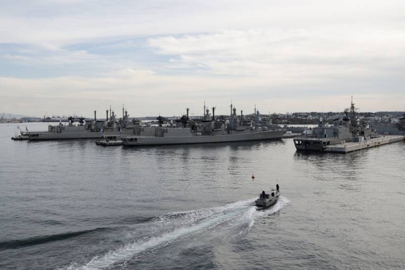 Οι φρεγάτες ρέφαραν την κυβερνητική χασούρα