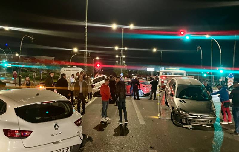 Καλαμάτα: Καραμπόλα 7 αυτοκινήτων στον κόμβο Ζαφείρη