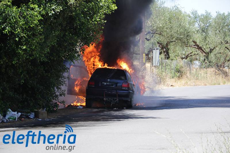 Αυτοκίνητο πήρε φωτιά στο Ακρογιάλι (βίντεο-φωτο)