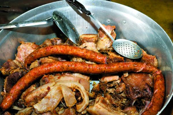 Κεράσματα της Υπαπαντής στου "Οικονομάκου"