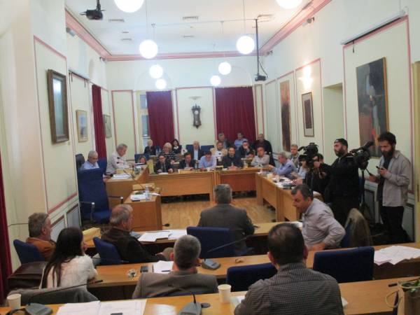 Ερωτήσεις Μάκαρη για τη Μαραθόλακκα