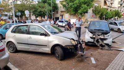 Καλαμάτα: Σφοδρή σύγκρουση οχημάτων σε κεντρική διασταύρωση