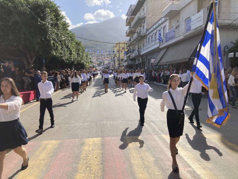 Κυπαρισσία: Η παρέλαση για την 28η Οκτωβρίου (φωτογραφίες)