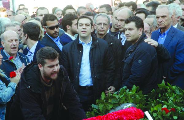 Η κυβέρνηση Τσίπρα σε κρίσιμο σημείο καμπής