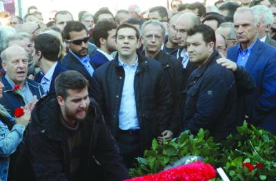 Η κυβέρνηση Τσίπρα σε κρίσιμο σημείο καμπής