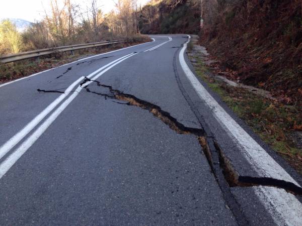 Χειροτερεύει συνεχώς η κατάσταση στον Ταΰγετο: Νέες καθιζήσεις στην ΕΟ Καλαμάτας - Σπάρτης (φωτογραφίες)