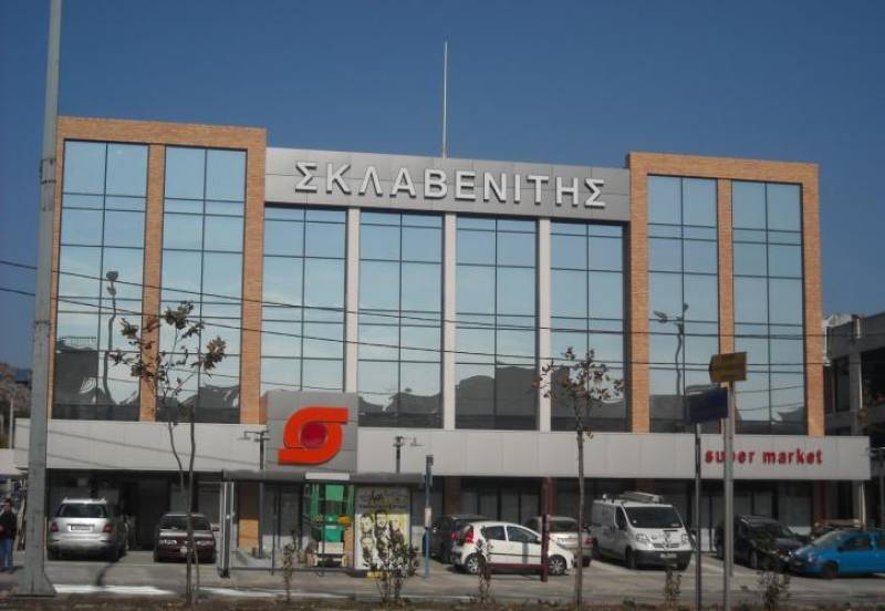 Σε αυξήσεις μισθών προχωρά ο Σκλαβενίτης