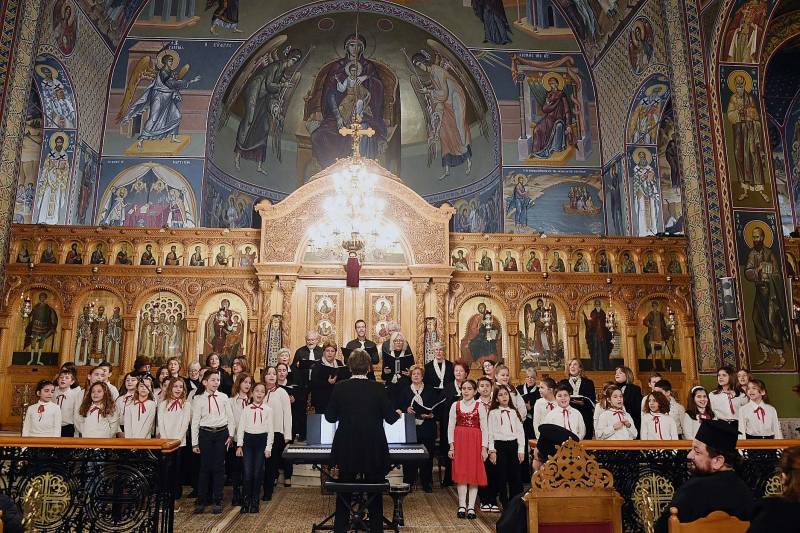 Θρησκευτικοί ύμνοι από τη Χορωδία "Allegri" και το 21ο Δημοτικό Σχολείο Καλαμάτας (βίντεο-φωτογραφίες)