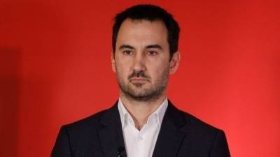 Χαρίτσης: &quot;Η κυβέρνηση νομοθετεί την ανομία- Θα πρέπει να ξεχάσουμε τις παραλίες που ξέραμε&quot;