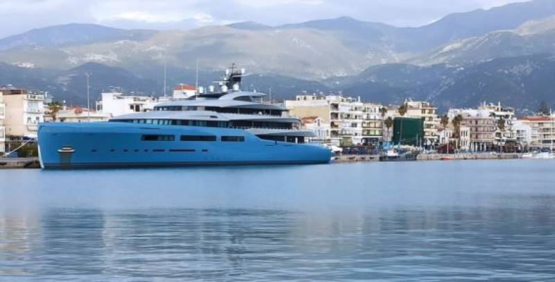 Το εντυπωσιακό γιοτ του ιδιοκτήτη της Τότεναμ στην Καλαμάτα