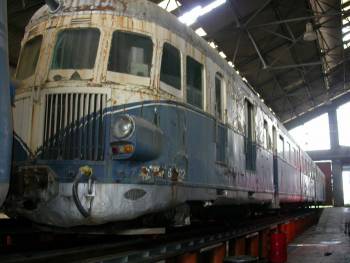 "Οι σιδερένιοι ξωμάχοι στέκονται σιωπηλοί..."