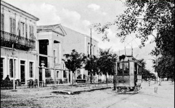 Τραμ στην Παραλία από άλλη γωνία