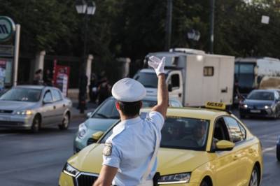 Πειραιάς: Συνελήφθη 66χρονος που επιτέθηκε και εξύβρισε αστυνομικό για ένα πρόστιμο