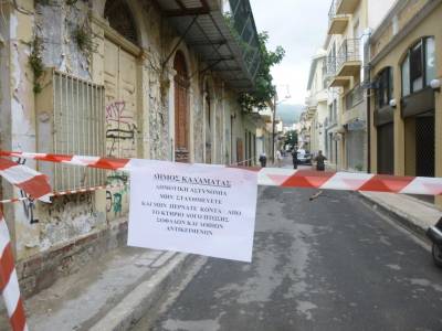 "Εβρεξε" ξύλα στο διατηρητεό Αλειφέρη στο κέντρο της Καλαμάτας