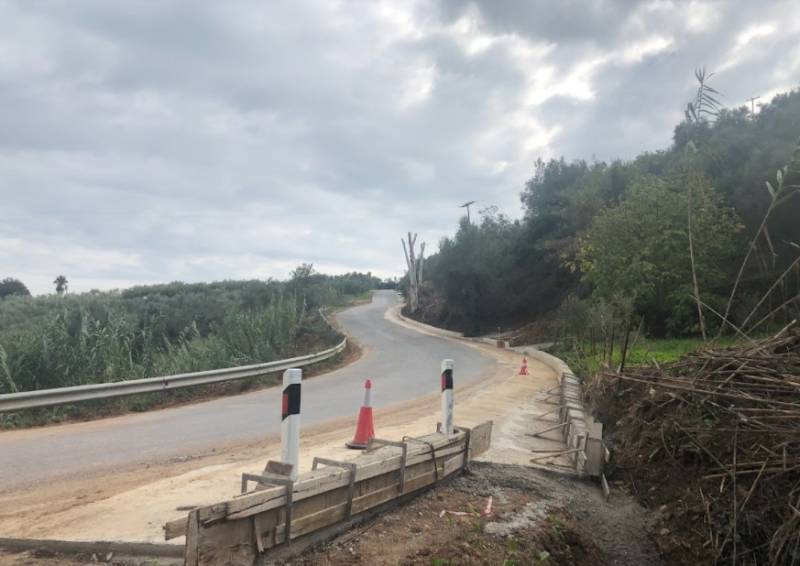 Σε πλήρη εξέλιξη βρίσκονται εργασίες σε επαρχιακούς δρόμους και ρέματα