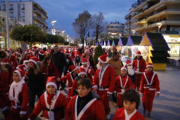 Santa Fun: Η Καλαμάτα γέμισε Αγιοβασίληδες (βίντεο-φωτογραφίες)
