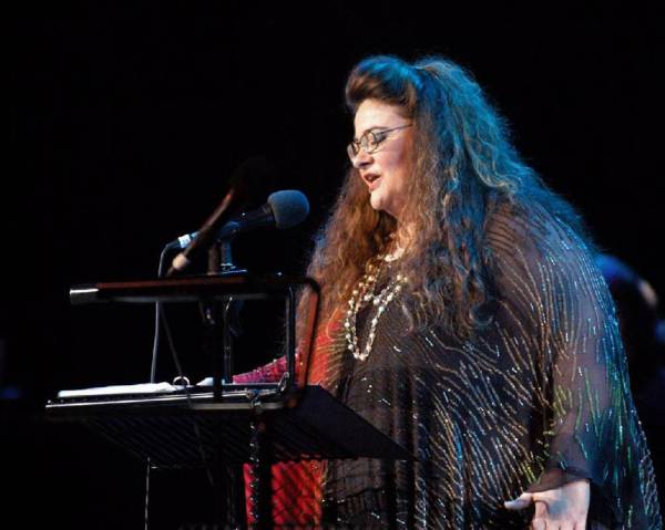 Νένα Βενετσάνου: "Οι τέχνες φωλιάζουν πάντα στις καρδιές των ανθρώπων"