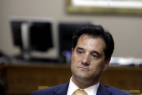 Iδιόχειρη αφιέρωση Παττακού στον Άδωνι Γεωργιάδη και "καρφιά" από τη Χ.Α.