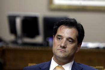 Iδιόχειρη αφιέρωση Παττακού στον Άδωνι Γεωργιάδη και "καρφιά" από τη Χ.Α.