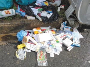 Φαρμακείο στα… σκουπίδια!