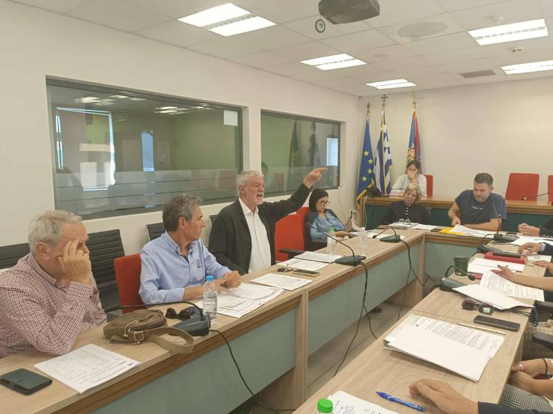 ΔΗΠΕΘΕ: Προσκλήσεις χωρίς έλεγχο και θέατρο με ζημίες - Αντιπαράθεση στο Δ.Σ. της Φάρις (βίντεο)