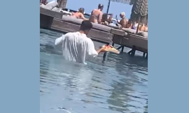 Ρόδος: Στον εισαγγελέα η υπόθεση του εργαζόμενου που σέρβιρε πελάτες δια θαλάσσης (βίντεο)